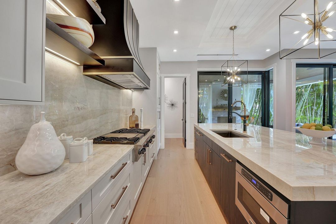 Active With Contract: $4,495,000 (4 beds, 5 baths, 3872 Square Feet)