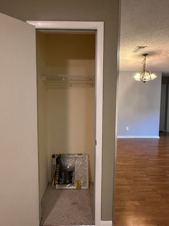 Active With Contract: $134,800 (2 beds, 2 baths, 1369 Square Feet)