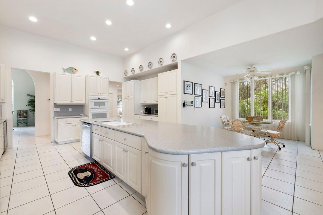 For Sale: $2,900,000 (3 beds, 2 baths, 5460 Square Feet)