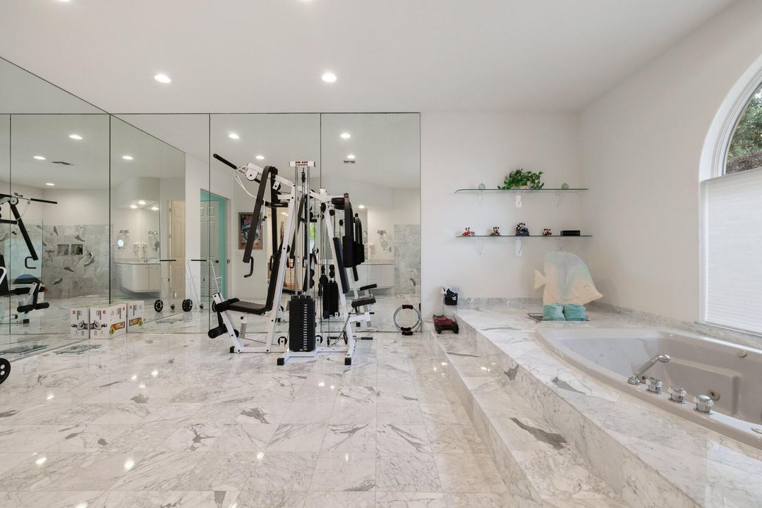 For Sale: $2,900,000 (3 beds, 2 baths, 5460 Square Feet)