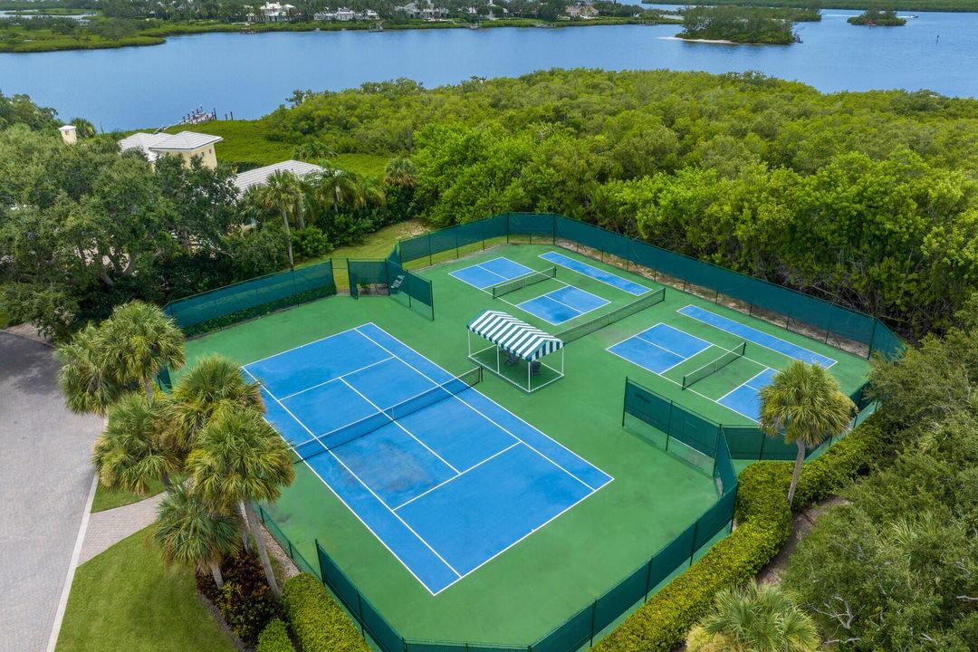 For Sale: $2,900,000 (3 beds, 2 baths, 5460 Square Feet)