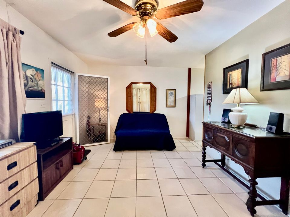 Active With Contract: $91,000 (1 beds, 1 baths, 450 Square Feet)