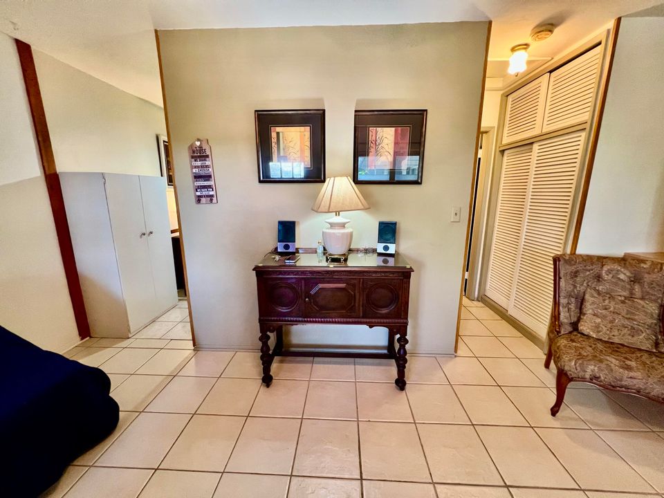 Active With Contract: $91,000 (1 beds, 1 baths, 450 Square Feet)