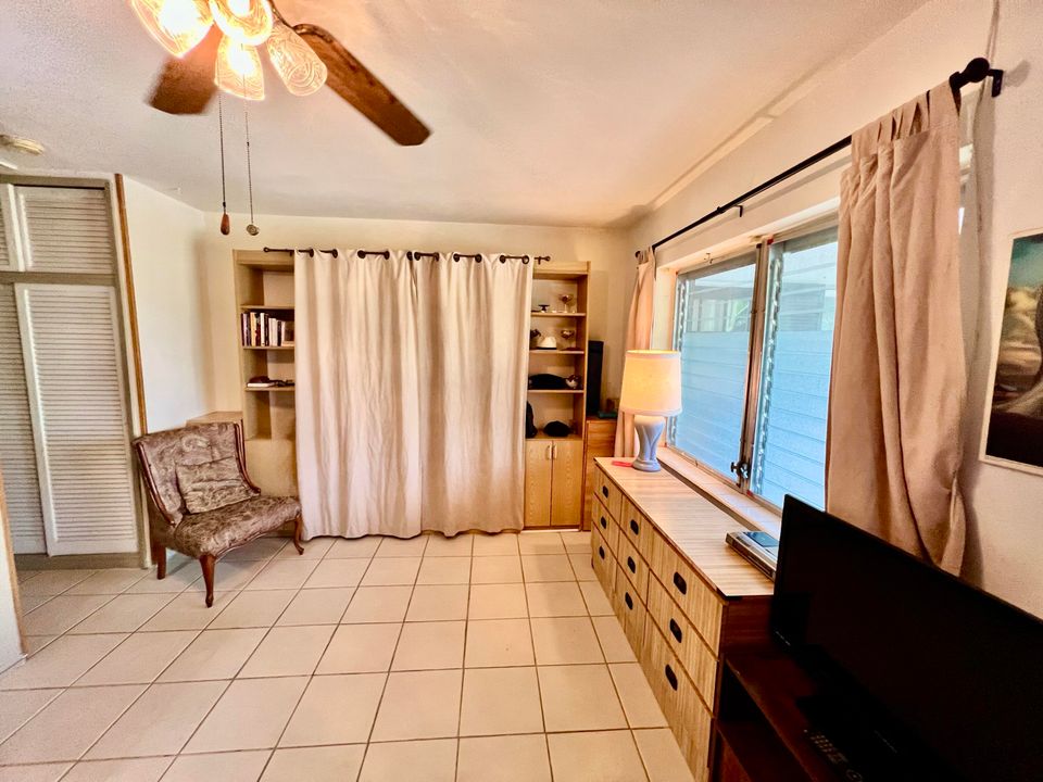 Active With Contract: $91,000 (1 beds, 1 baths, 450 Square Feet)