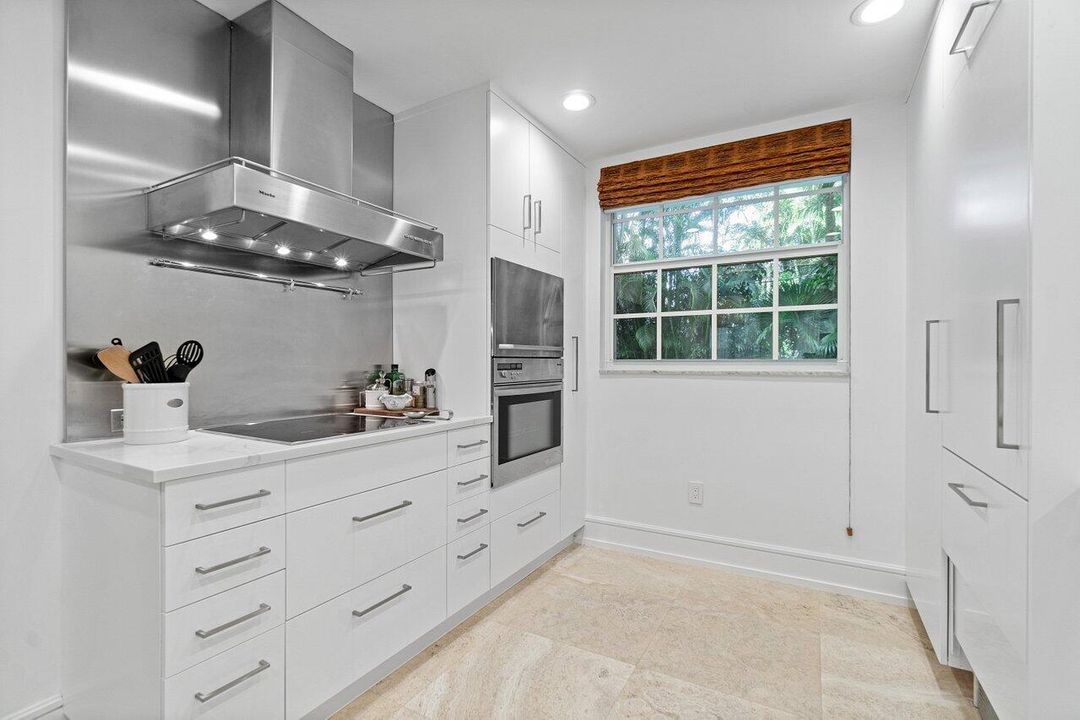 На продажу: $2,695,000 (2 спален, 2 ванн, 1440 Квадратных фут)