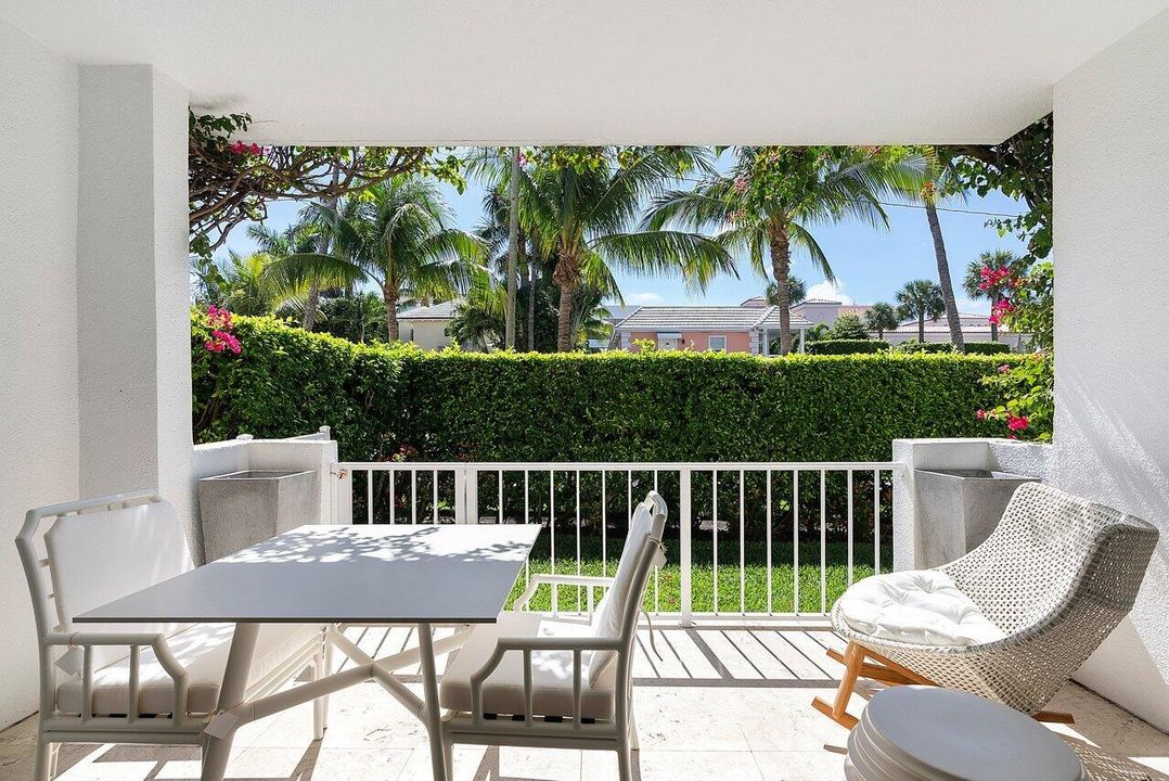 На продажу: $2,695,000 (2 спален, 2 ванн, 1440 Квадратных фут)