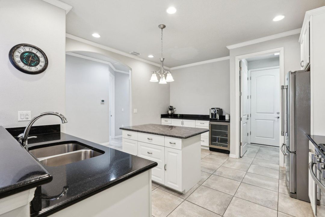 For Sale: $449,000 (3 beds, 2 baths, 1669 Square Feet)