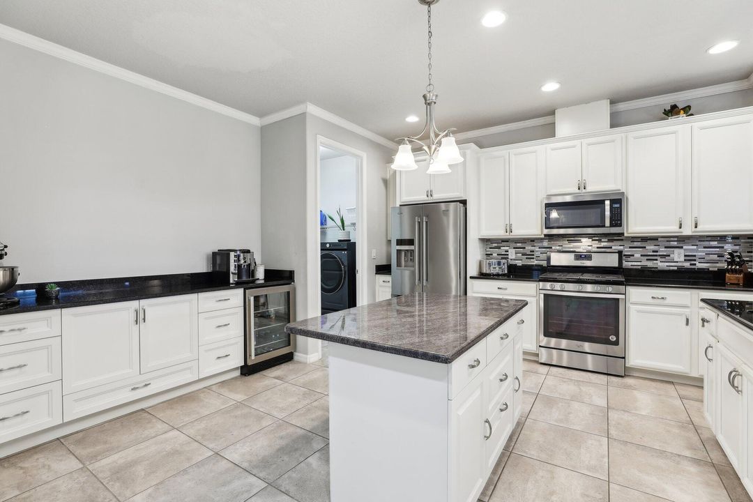 For Sale: $449,000 (3 beds, 2 baths, 1669 Square Feet)
