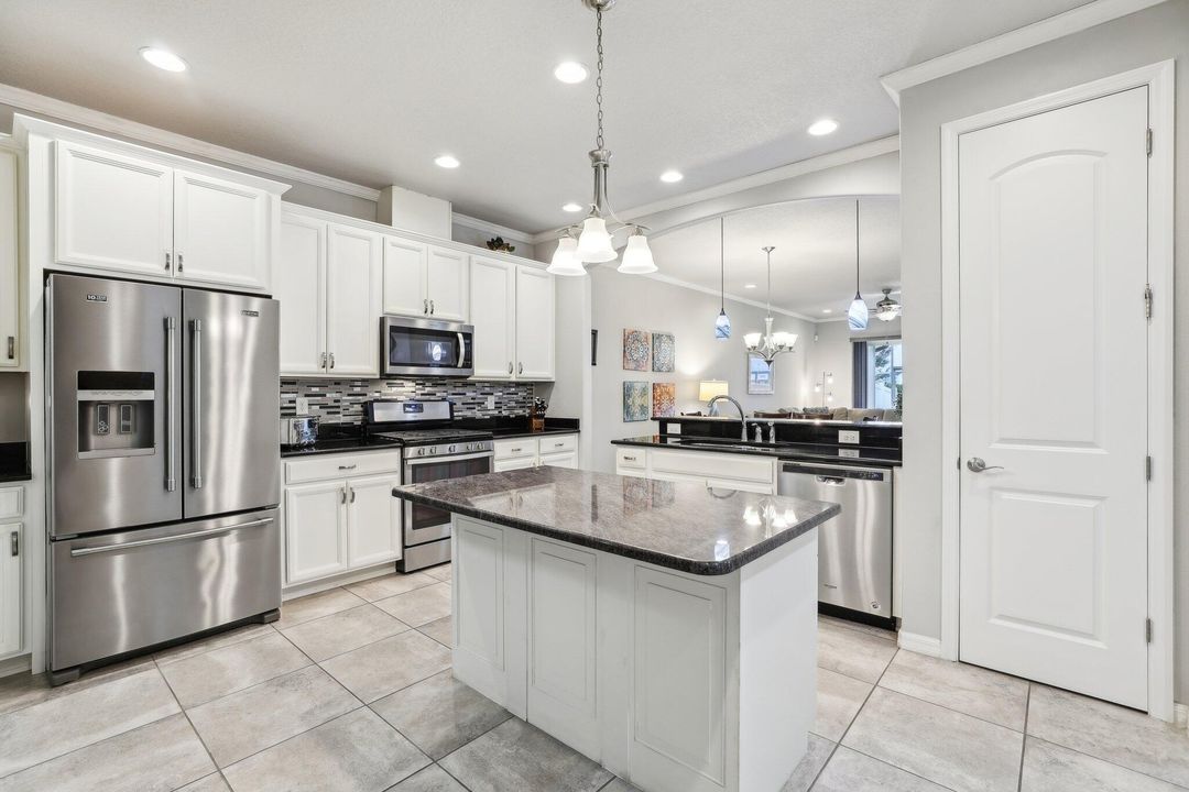 For Sale: $449,000 (3 beds, 2 baths, 1669 Square Feet)