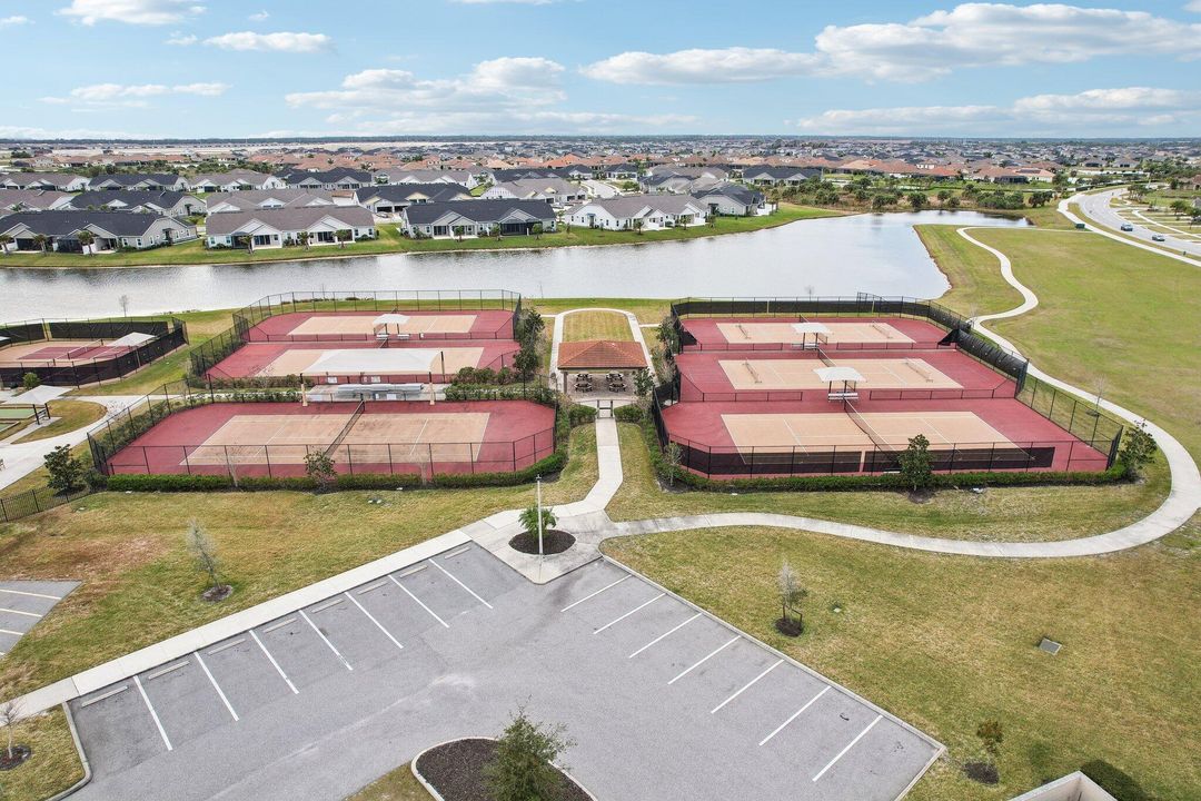 For Sale: $449,000 (3 beds, 2 baths, 1669 Square Feet)