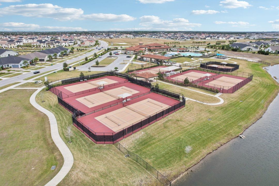 For Sale: $449,000 (3 beds, 2 baths, 1669 Square Feet)