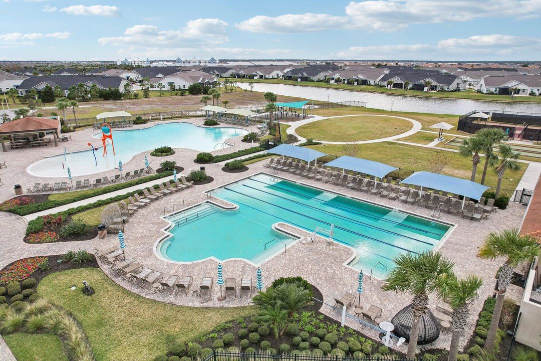 For Sale: $449,000 (3 beds, 2 baths, 1669 Square Feet)