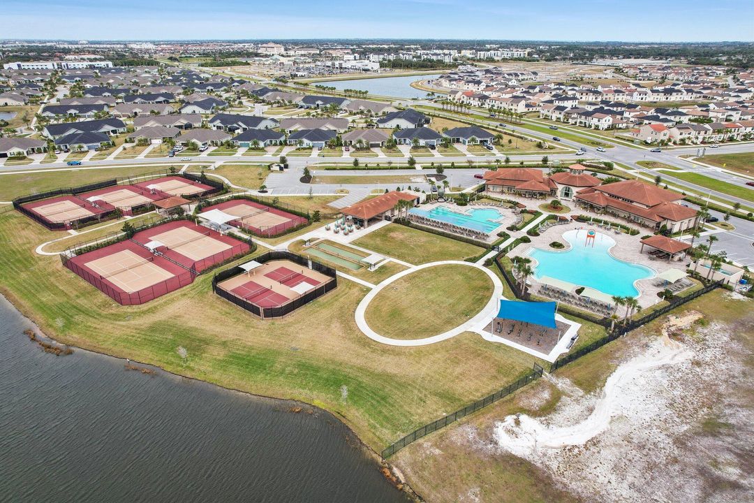 For Sale: $449,000 (3 beds, 2 baths, 1669 Square Feet)