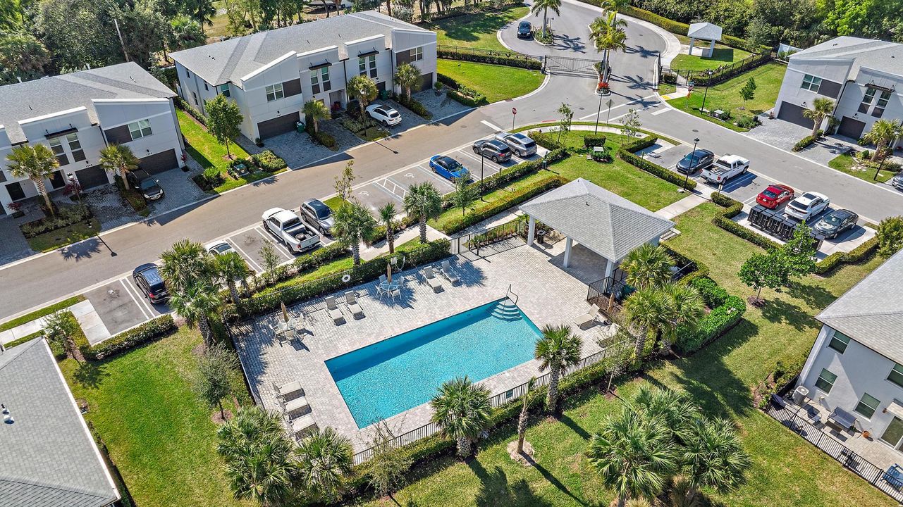 For Sale: $427,000 (3 beds, 2 baths, 1454 Square Feet)