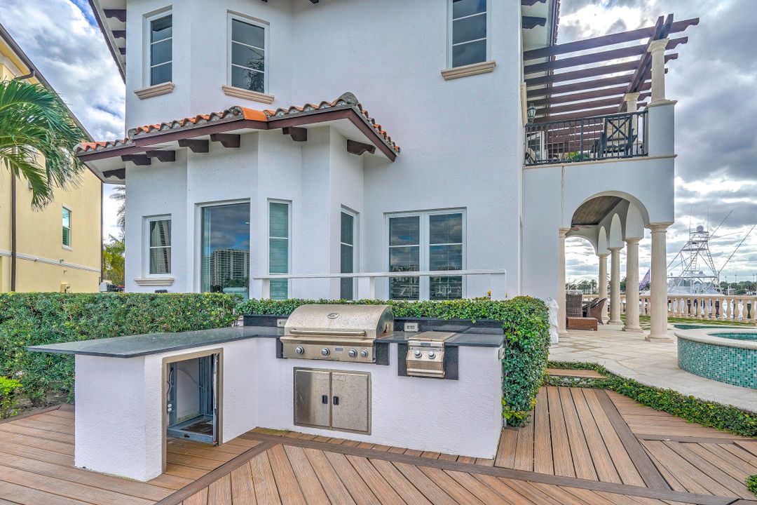 На продажу: $6,850,000 (4 спален, 5 ванн, 4034 Квадратных фут)