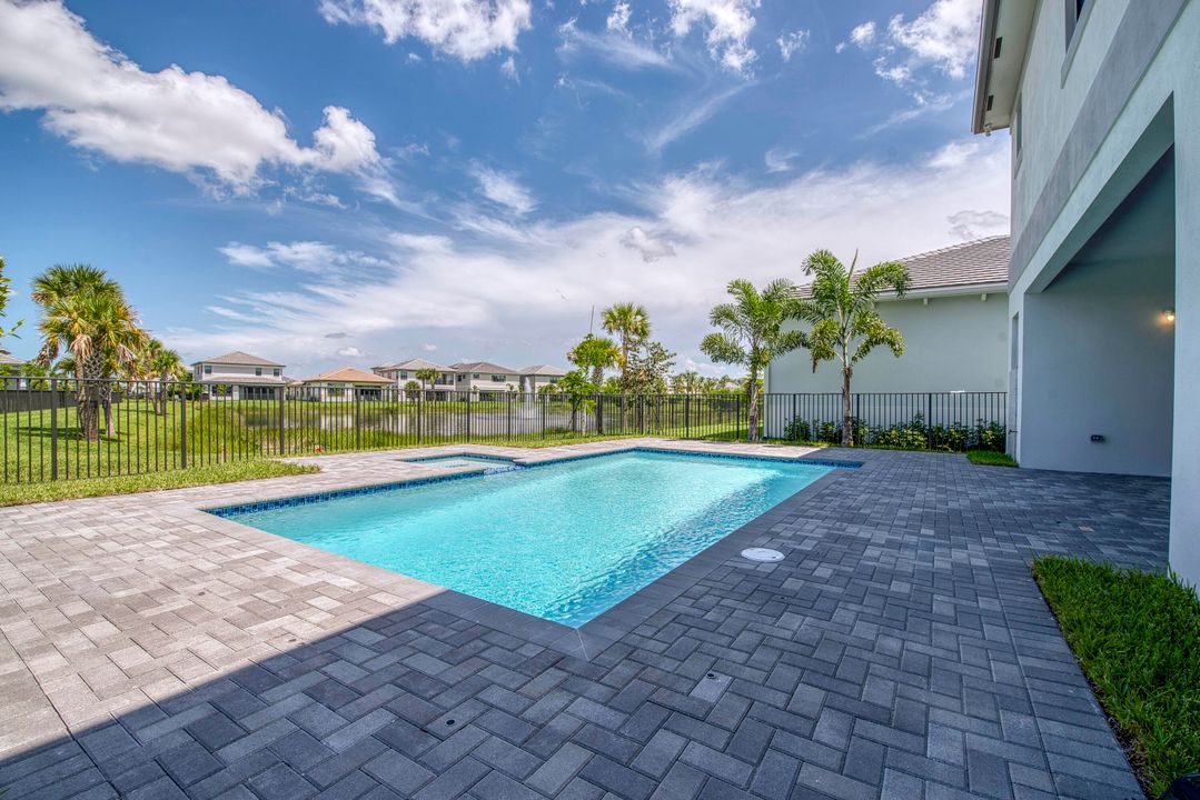 Active With Contract: $1,520,900 (5 beds, 7 baths, 4267 Square Feet)