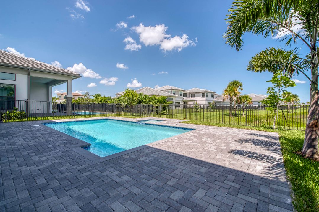 Active With Contract: $1,520,900 (5 beds, 7 baths, 4267 Square Feet)