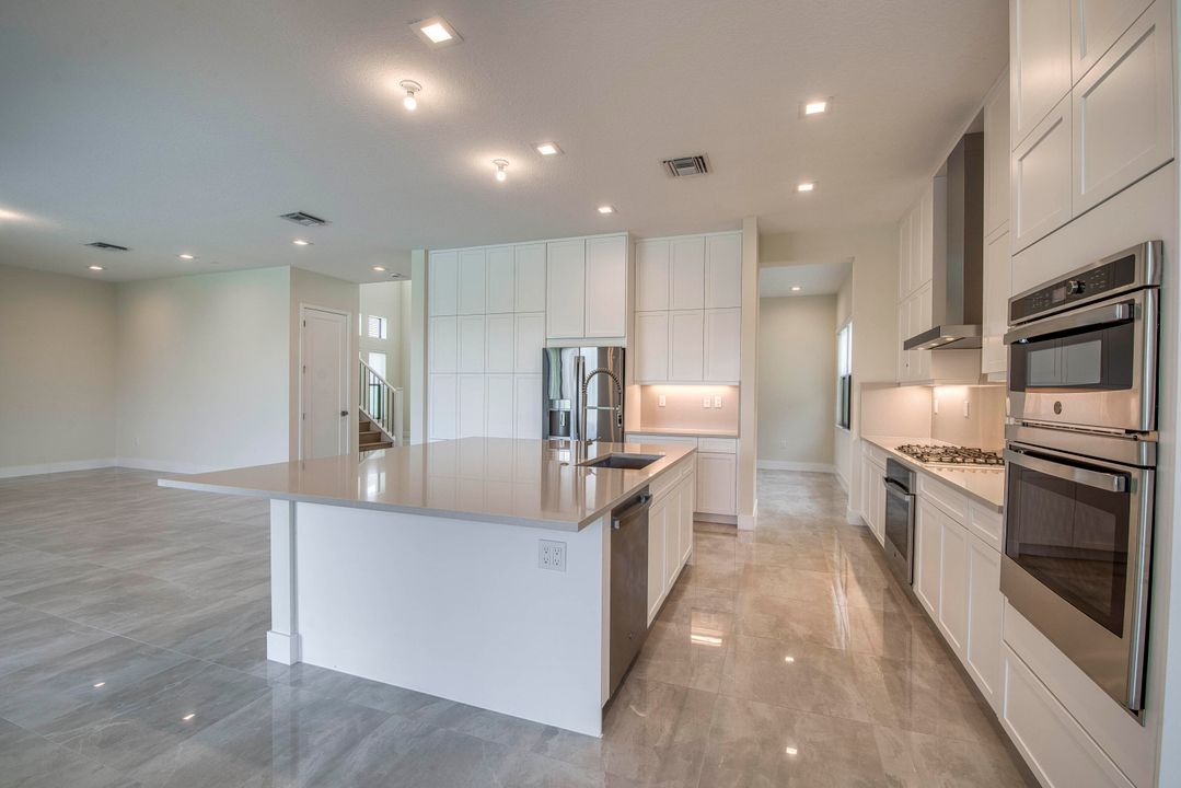 Active With Contract: $1,520,900 (5 beds, 7 baths, 4267 Square Feet)