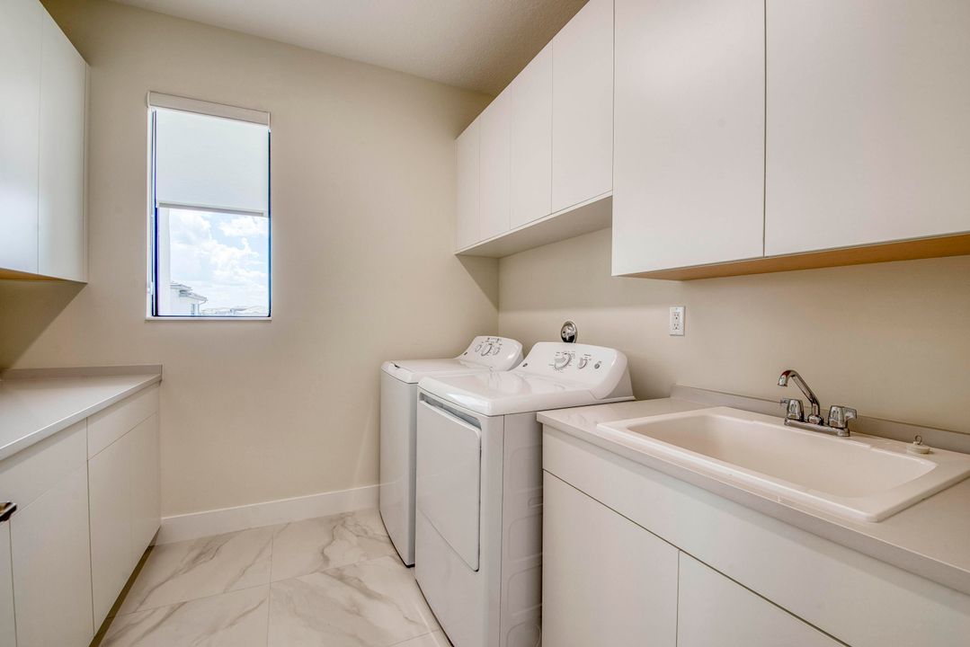 Active With Contract: $1,520,900 (5 beds, 7 baths, 4267 Square Feet)