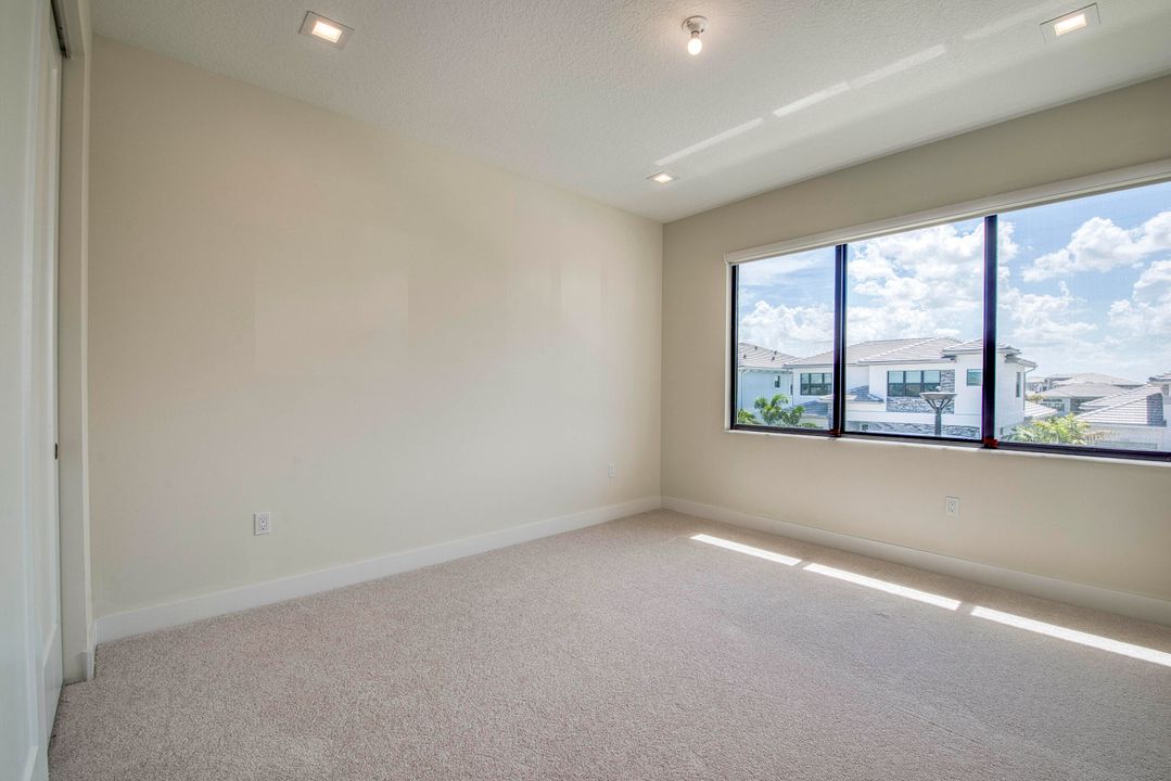 Active With Contract: $1,520,900 (5 beds, 7 baths, 4267 Square Feet)