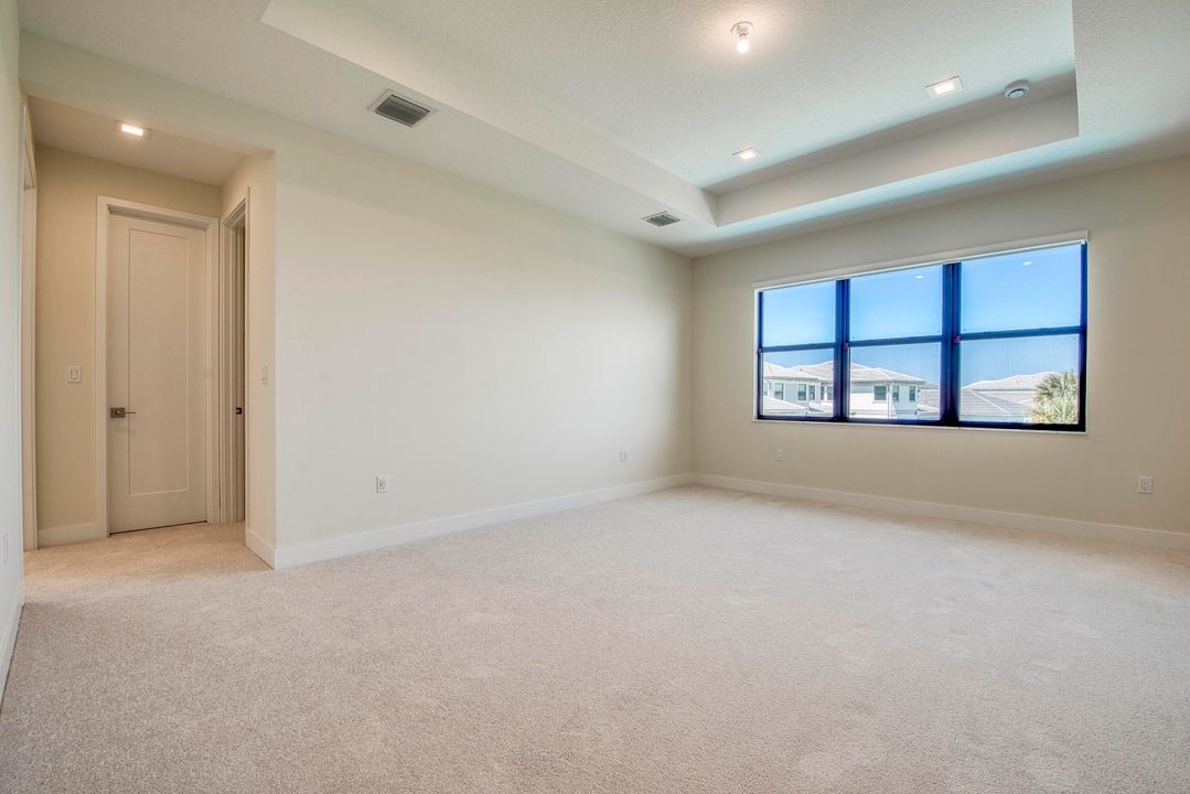 Active With Contract: $1,520,900 (5 beds, 7 baths, 4267 Square Feet)