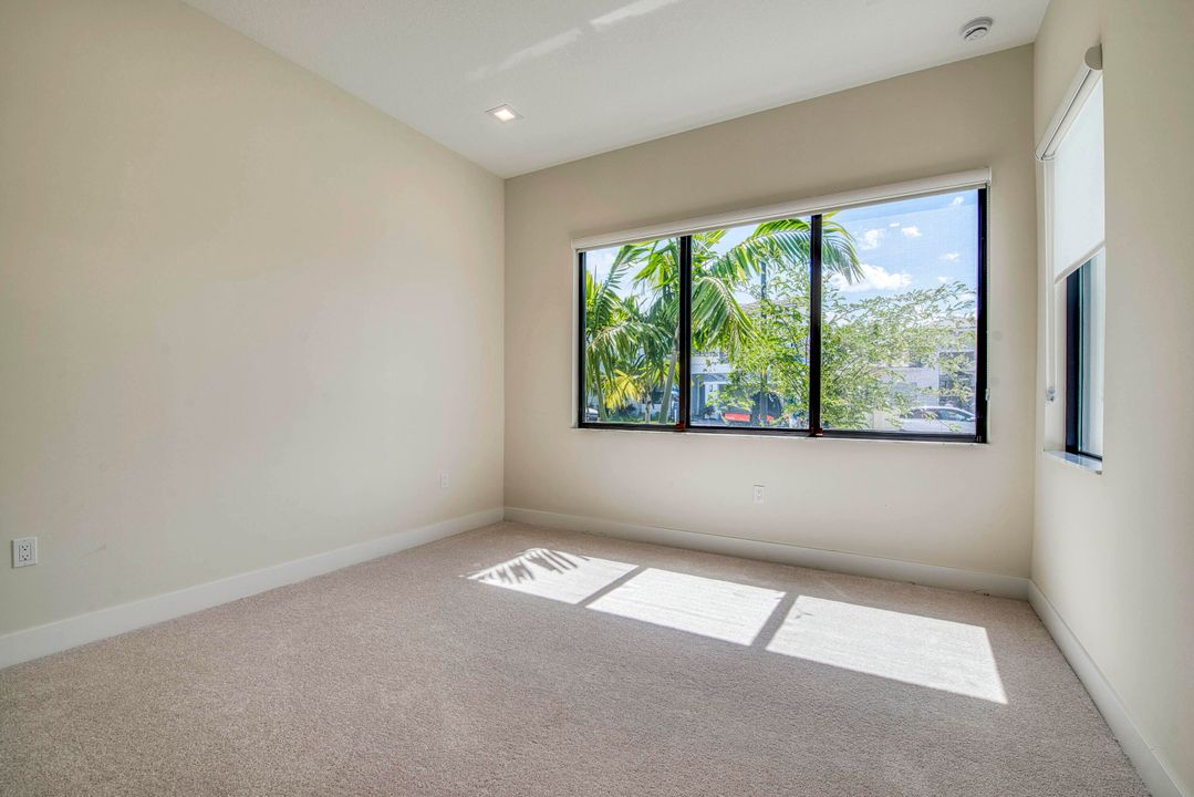 Active With Contract: $1,520,900 (5 beds, 7 baths, 4267 Square Feet)