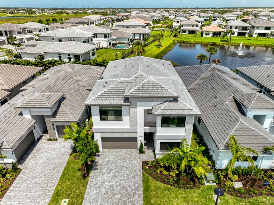 Active With Contract: $1,520,900 (5 beds, 7 baths, 4267 Square Feet)