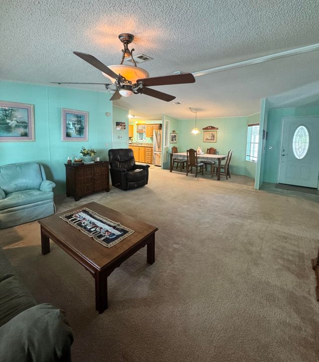 На продажу: $59,900 (3 спален, 2 ванн, 1600 Квадратных фут)