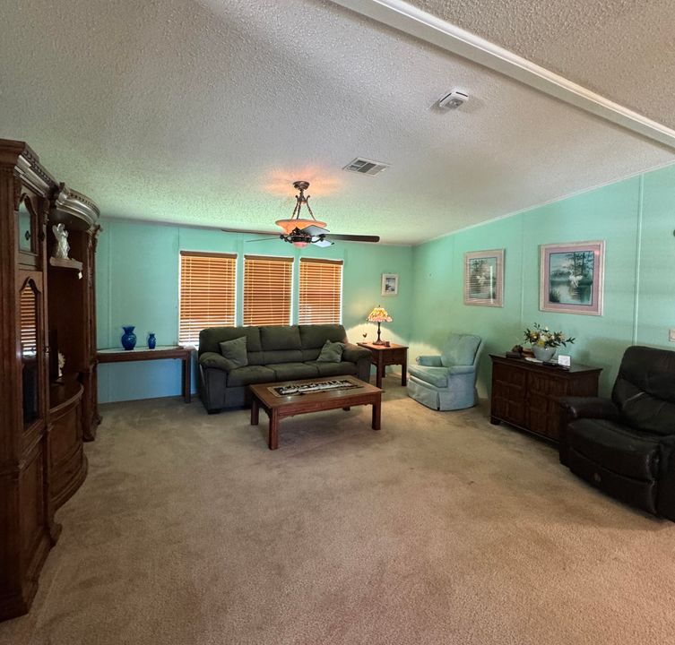 На продажу: $59,900 (3 спален, 2 ванн, 1600 Квадратных фут)