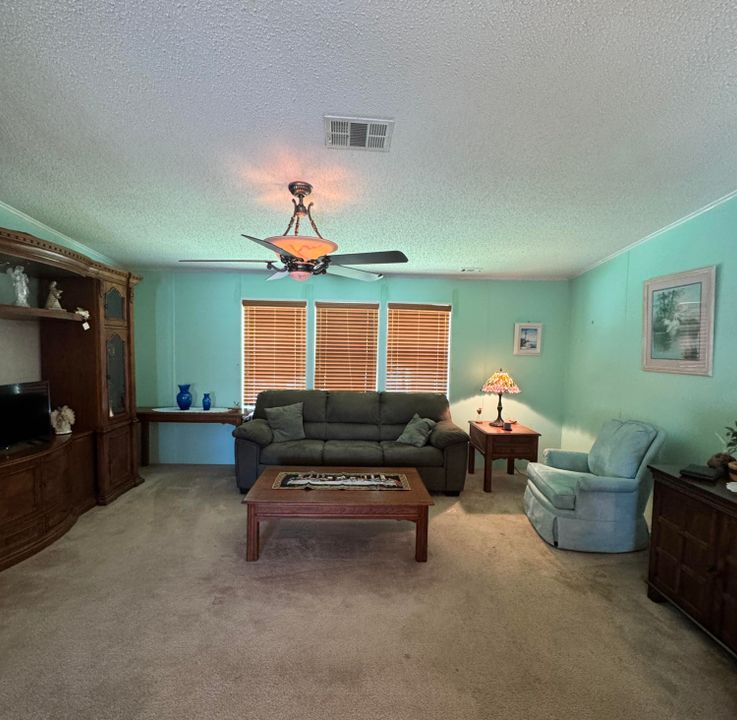 На продажу: $59,900 (3 спален, 2 ванн, 1600 Квадратных фут)