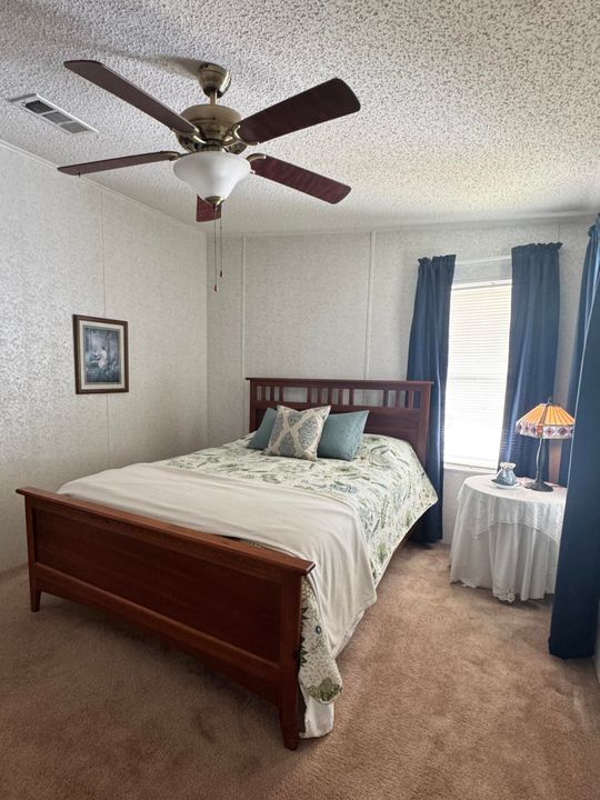 На продажу: $59,900 (3 спален, 2 ванн, 1600 Квадратных фут)