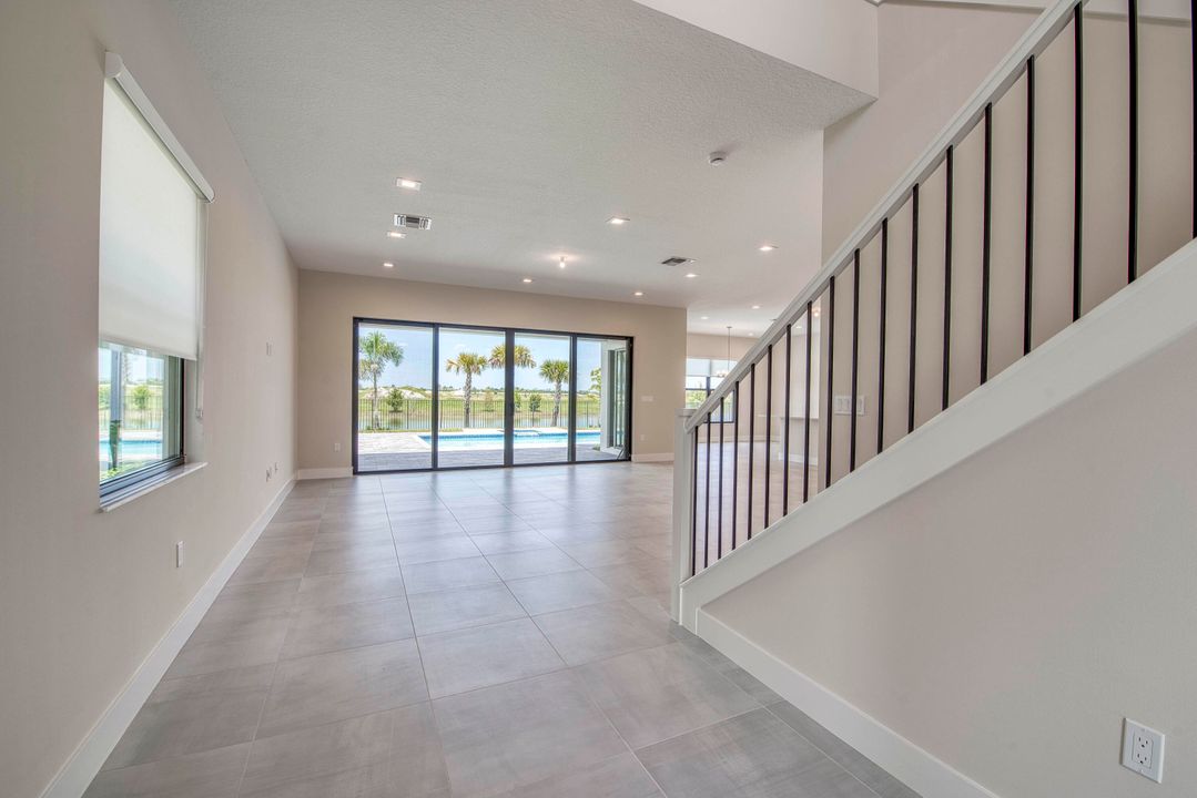 Под контрактом: $1,463,900 (4 спален, 5 ванн, 3656 Квадратных фут)