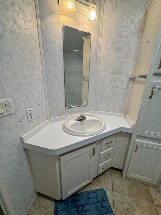 На продажу: $59,900 (3 спален, 2 ванн, 1600 Квадратных фут)