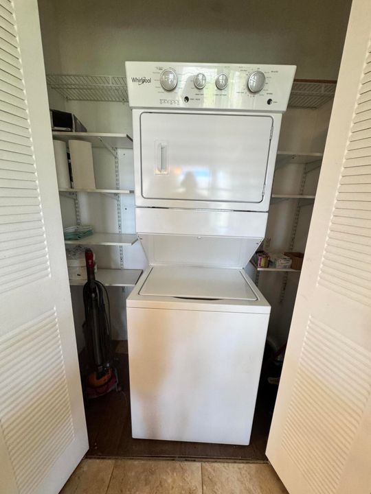 На продажу: $59,900 (3 спален, 2 ванн, 1600 Квадратных фут)