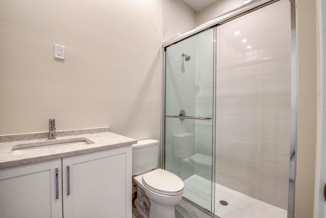 Под контрактом: $1,463,900 (4 спален, 5 ванн, 3656 Квадратных фут)