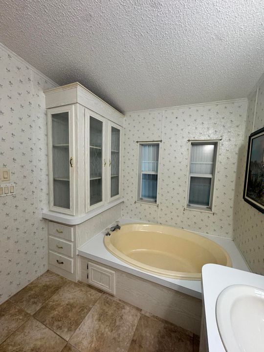 На продажу: $59,900 (3 спален, 2 ванн, 1600 Квадратных фут)