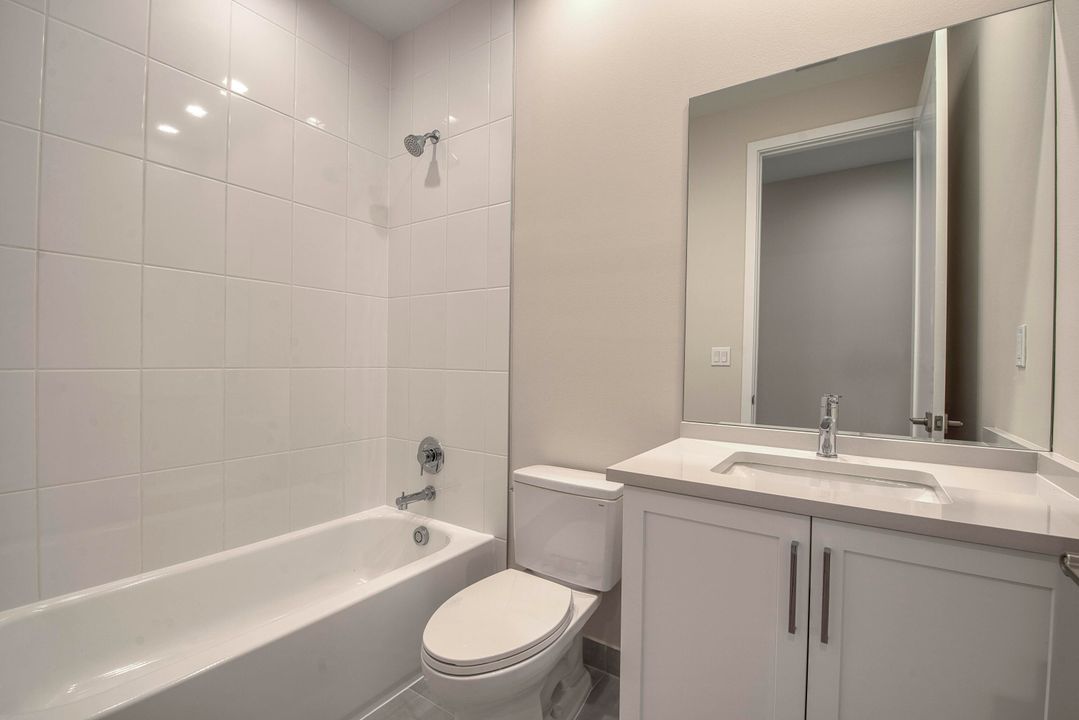 Под контрактом: $1,463,900 (4 спален, 5 ванн, 3656 Квадратных фут)