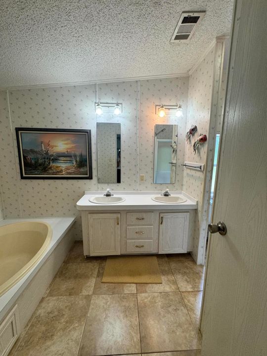 На продажу: $59,900 (3 спален, 2 ванн, 1600 Квадратных фут)