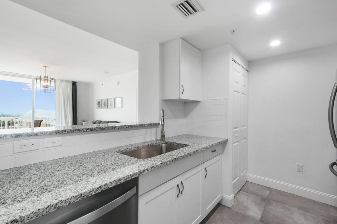 Под контрактом: $6,500 (2 спален, 2 ванн, 1385 Квадратных фут)