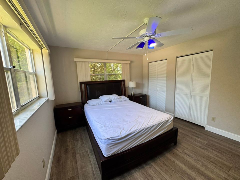 待售: $199,900 (2 贝兹, 2 浴室, 1040 平方英尺)