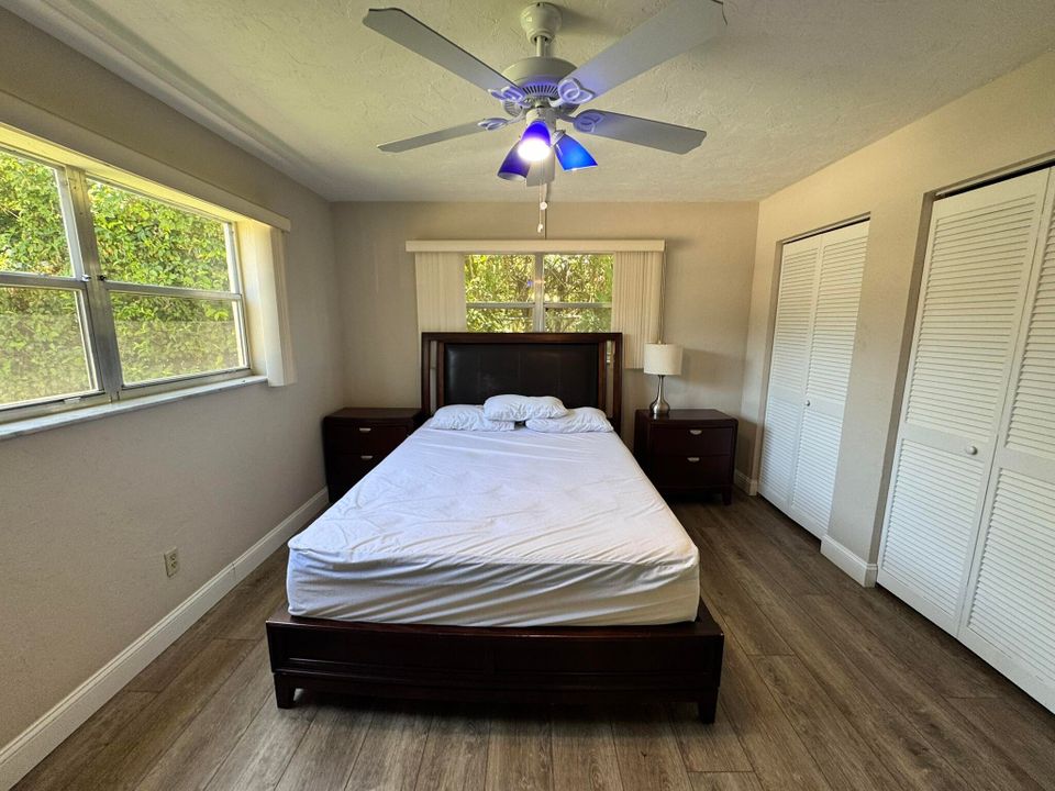 待售: $199,900 (2 贝兹, 2 浴室, 1040 平方英尺)