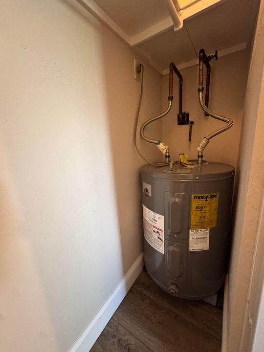 待售: $199,900 (2 贝兹, 2 浴室, 1040 平方英尺)