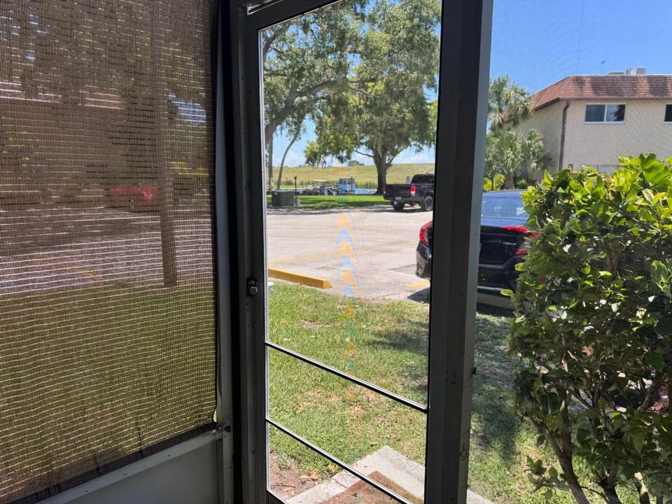 待售: $199,900 (2 贝兹, 2 浴室, 1040 平方英尺)