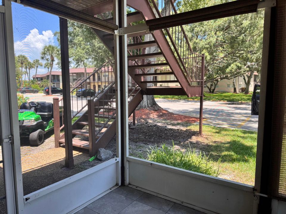 待售: $199,900 (2 贝兹, 2 浴室, 1040 平方英尺)