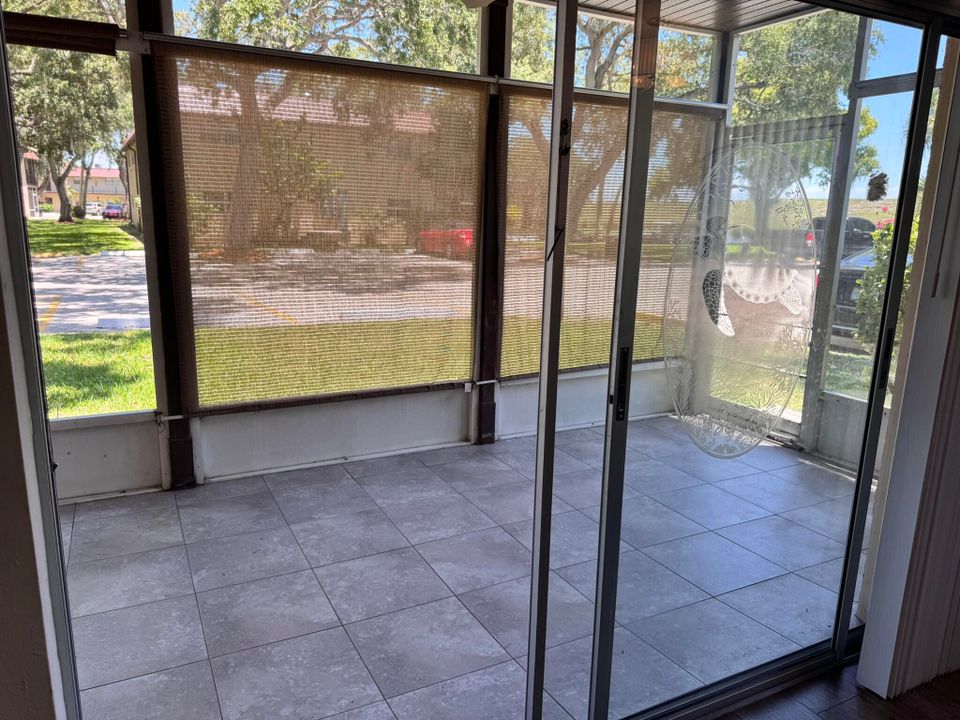 待售: $199,900 (2 贝兹, 2 浴室, 1040 平方英尺)