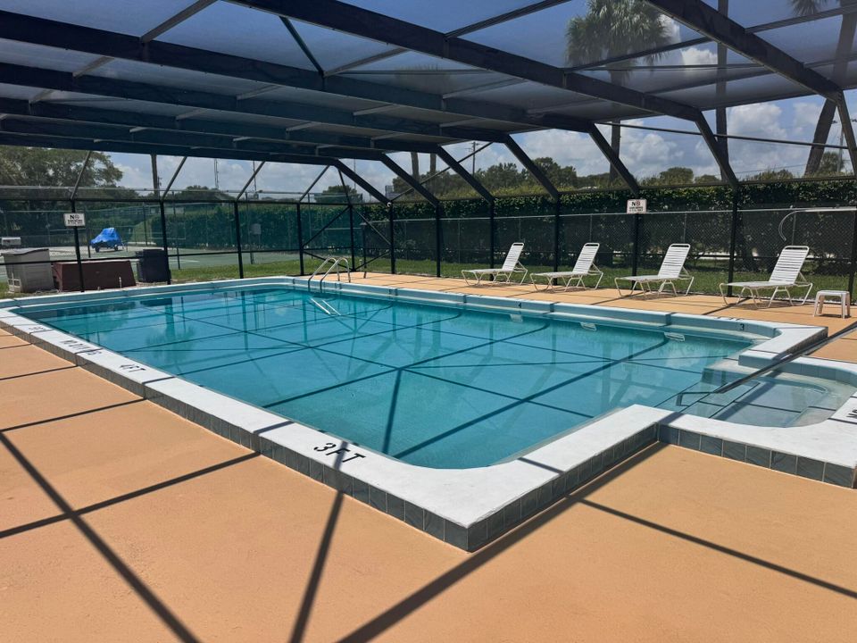 待售: $199,900 (2 贝兹, 2 浴室, 1040 平方英尺)