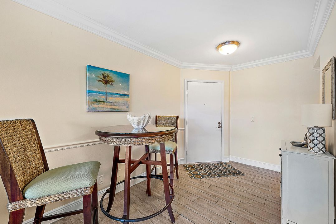 For Sale: $389,000 (1 beds, 1 baths, 704 Square Feet)