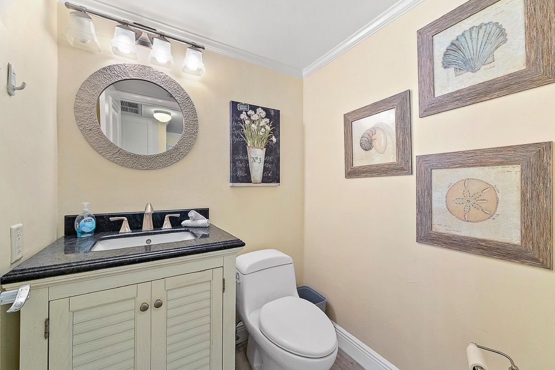 For Sale: $389,000 (1 beds, 1 baths, 704 Square Feet)