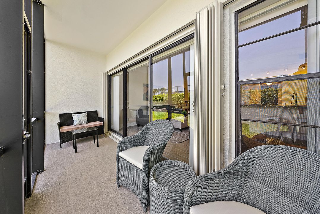 For Sale: $389,000 (1 beds, 1 baths, 704 Square Feet)