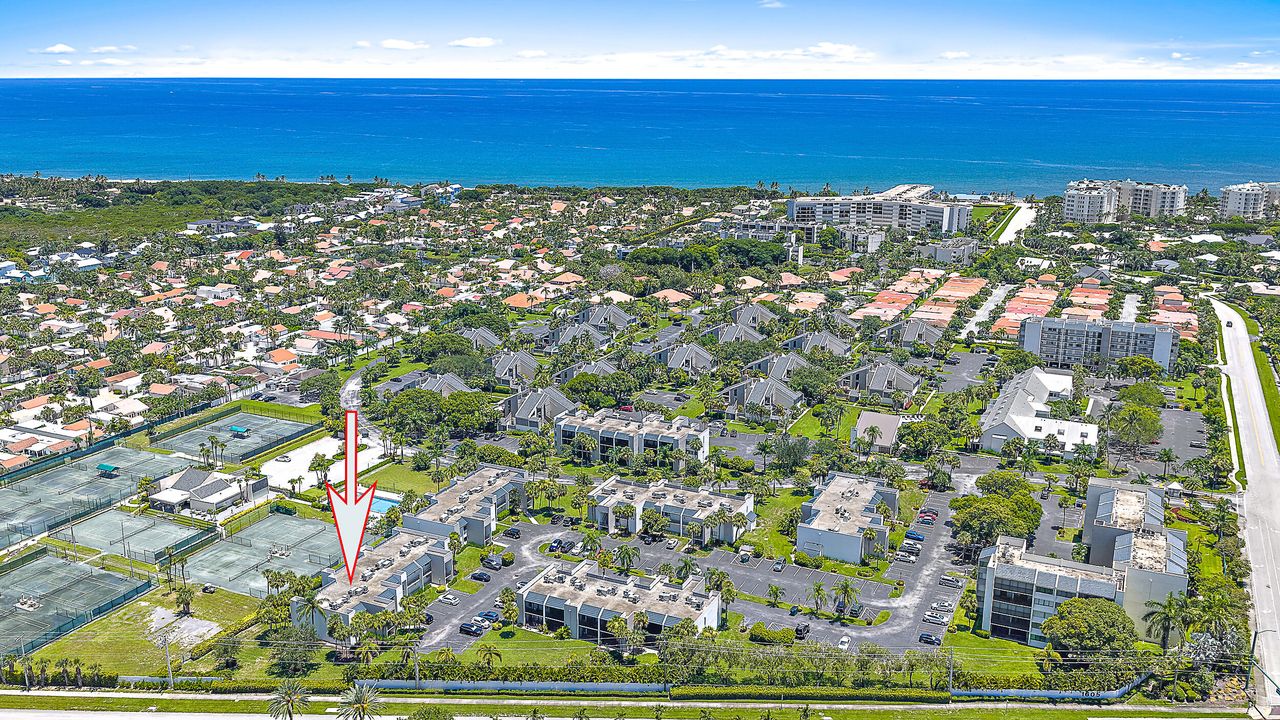 For Sale: $389,000 (1 beds, 1 baths, 704 Square Feet)